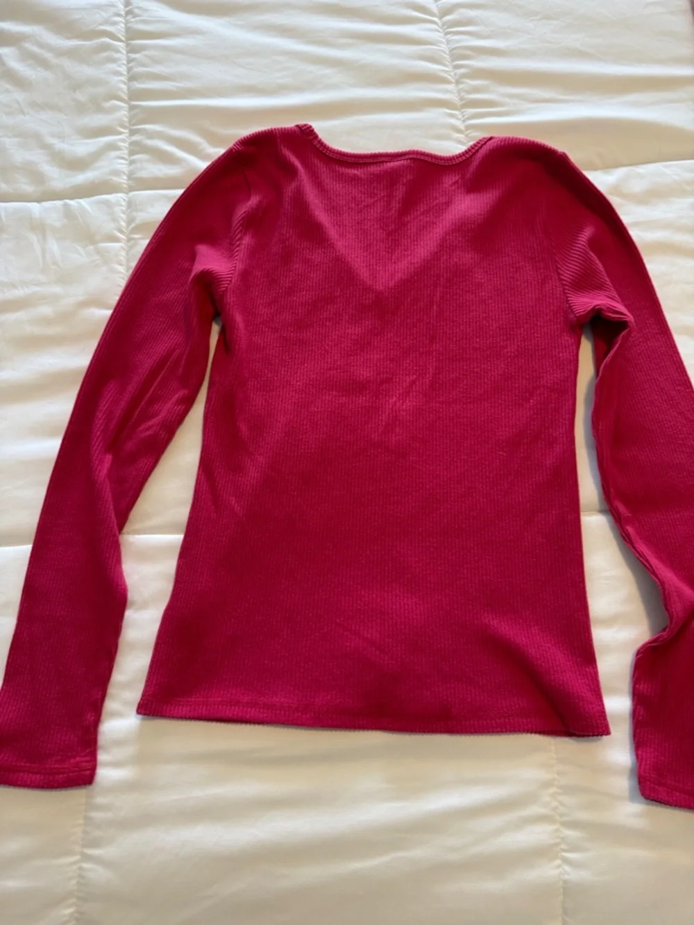 Old Navy Raspberry Pink Ribbed V-Neck Top - Picture 4 of 6